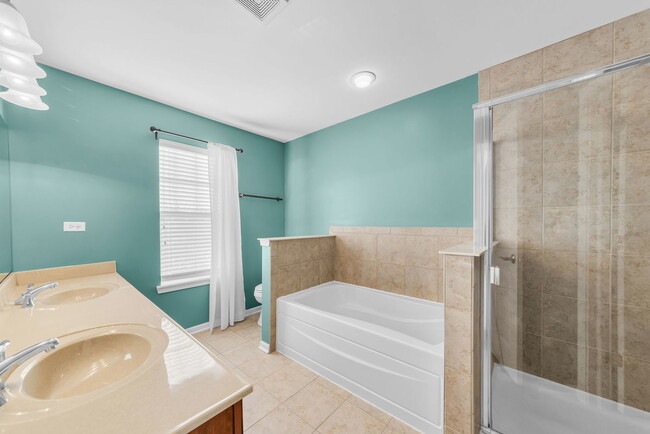 Building Photo - 3345 Kentshire Cir