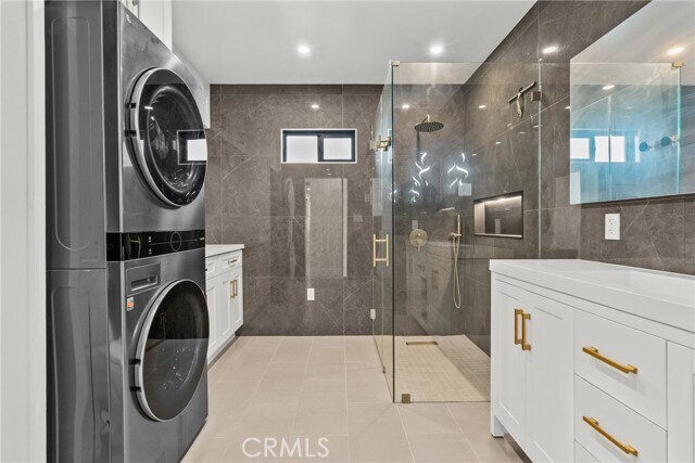 Building Photo - 10144 Gaviota Ave