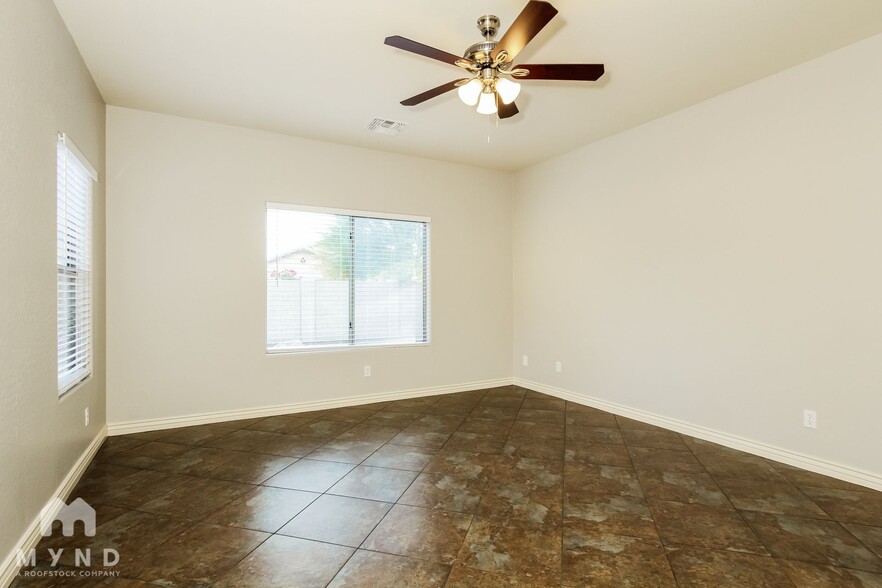 Building Photo - 11747 W Jessie Ln