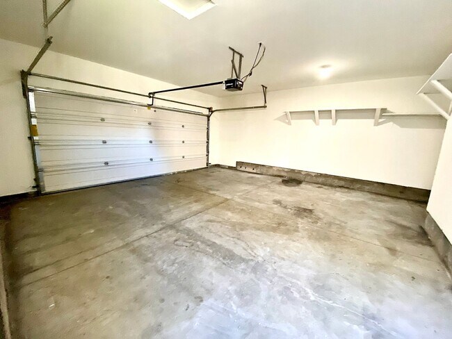 Building Photo - 3 bedroom 2 bath Walking Distance to Sage Valley Middle School