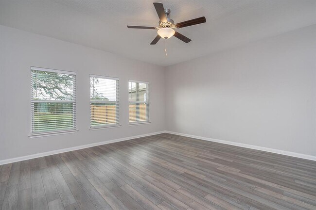 Building Photo - 225 Star Spangled Dr