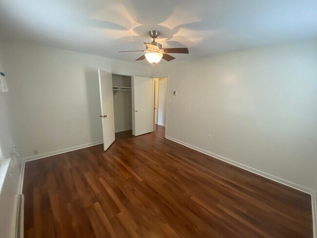 Building Photo - Renovated Apartment Near Duke West / W&D /...