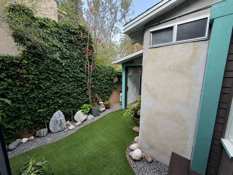 Building Photo - Private Venice Bungalow Near Abbot Kinney | 1BR + Office, 2 Baths, Garden Patio