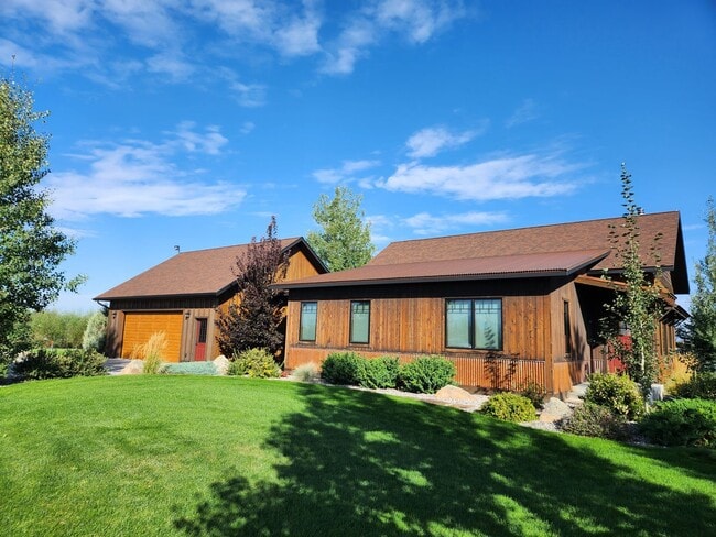 Building Photo - Stunner on Springhill