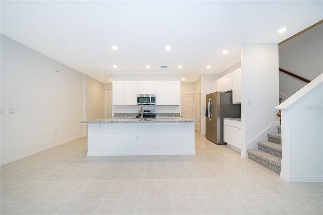 Building Photo - 5285 Luisa Ct