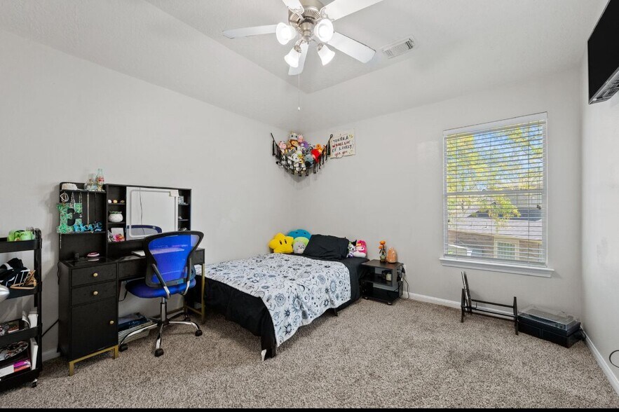 Building Photo - 17310 Scotts Bluff Ct