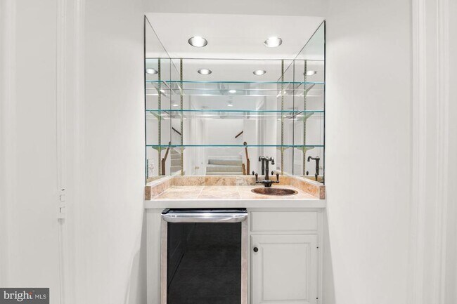Building Photo - 4004 Highwood Ct NW