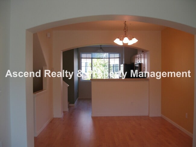 Building Photo - 15330 SW Mallard Dr