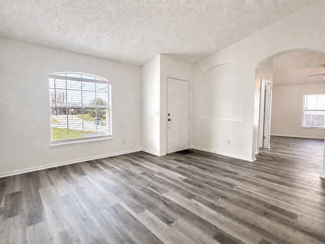 Building Photo - Affordable comfort with space where it counts - 3Bedrooms / 2Baths home in Deltona!
