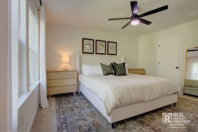 Building Photo - 5208 New Palm Ct