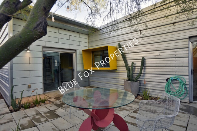 Building Photo - 1150 E 15th St