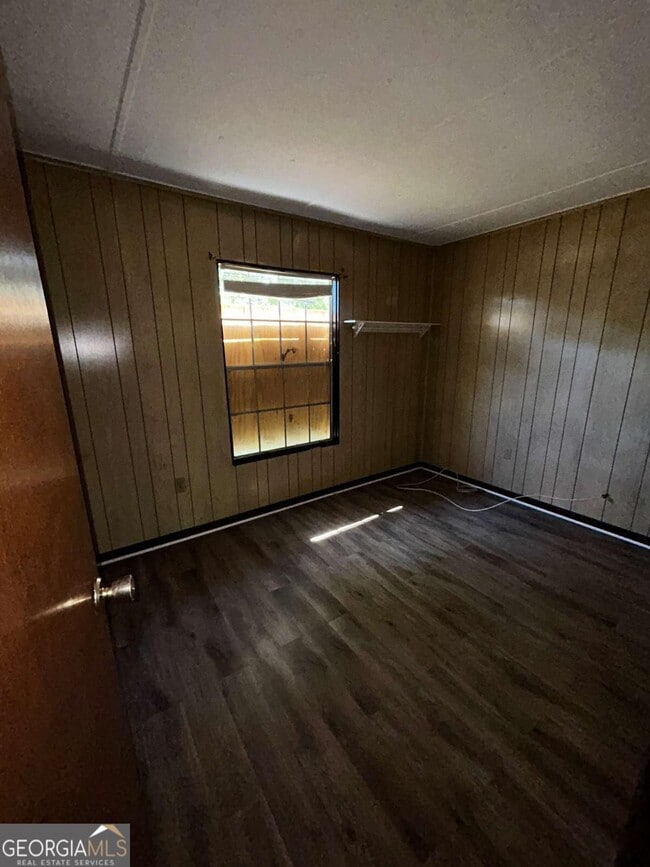 Building Photo - 2891 Village Green Dr