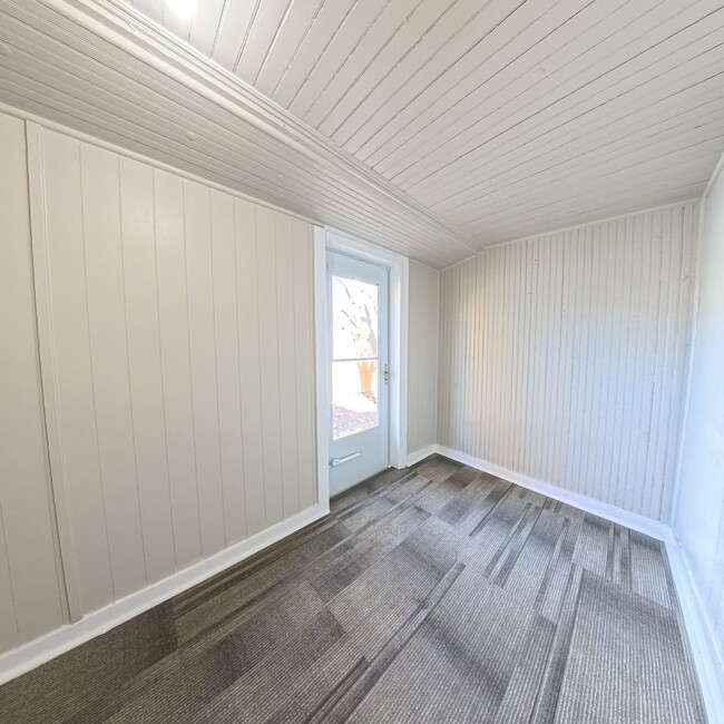 Building Photo - Newly remodeled 3 bedroom 1 bathroom home-Located in Jefferson