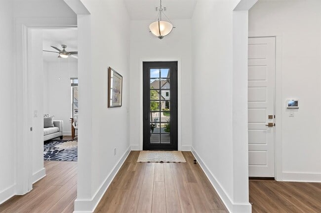 Building Photo - 523 Hallwood Dr