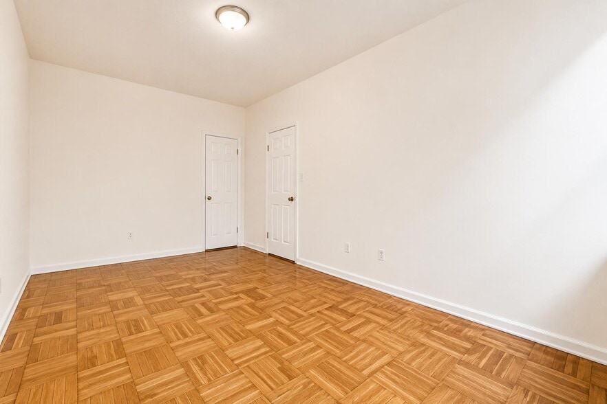 Building Photo - 1803 Riverside Dr