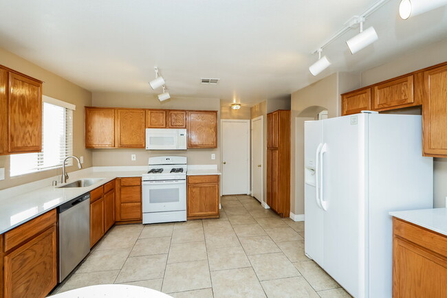 Building Photo - 4643 Cliff Breeze Dr