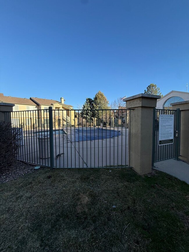 Building Photo - SPACIOUS 2bd/2ba Condo- Available NOW!