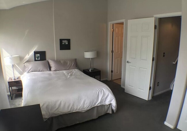 Building Photo - Beautiful townhome is Crown Point II!