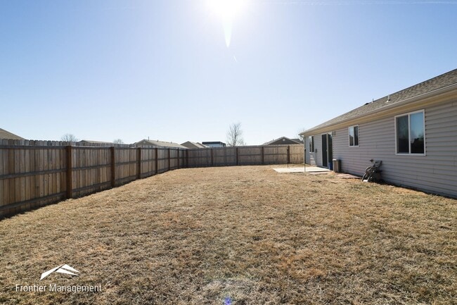 Building Photo - 3 Bedroom Ranch-Style Home in Quiet Neighb...