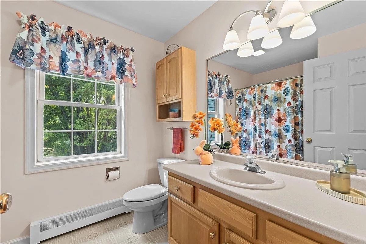 Building Photo - 65 Forman Dr