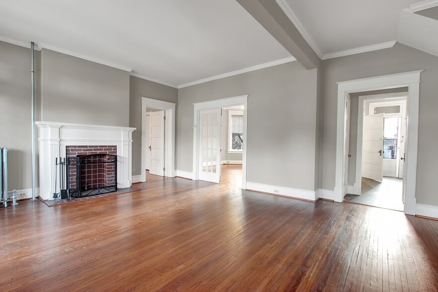 Living Room - 804 Oak Hill Ave