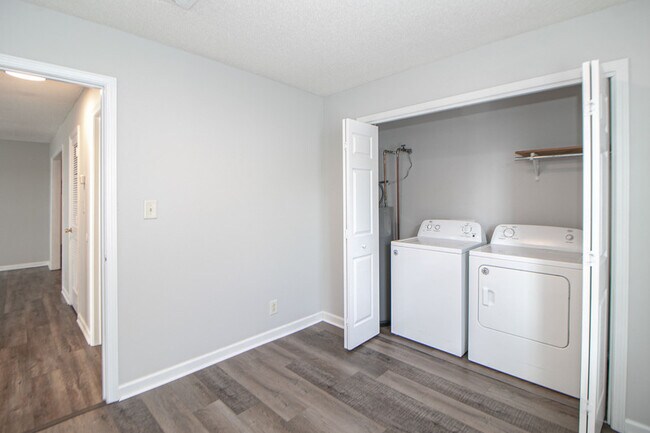 Building Photo - 145 Darlene Dr