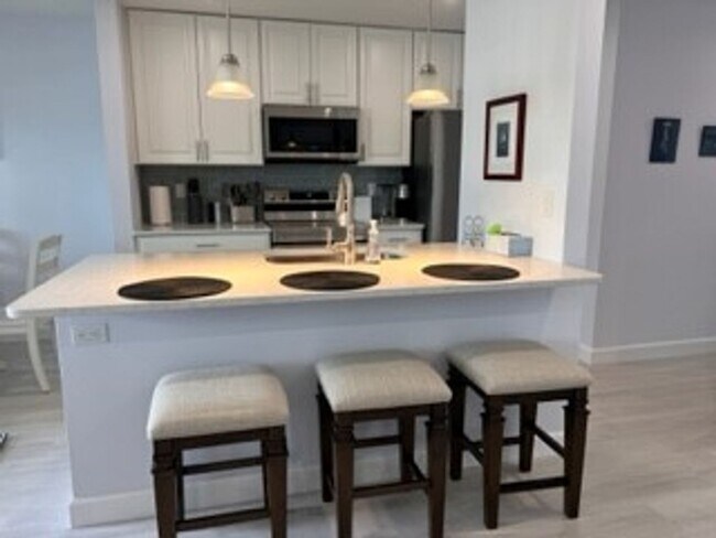 Building Photo - VENICE ISLAND - Condo with Canal View and Beach Access!