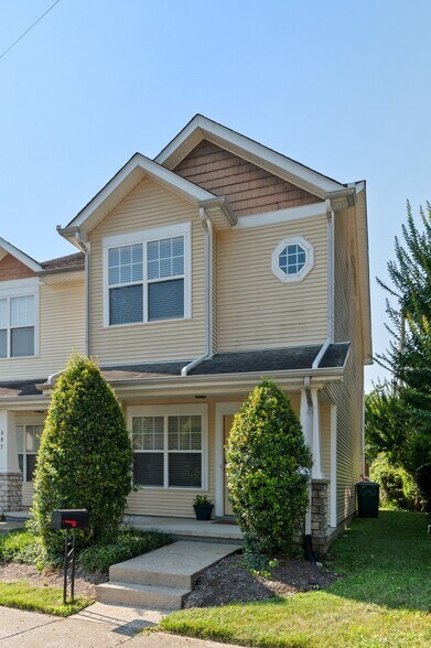 Building Photo - 809 Benton Ave