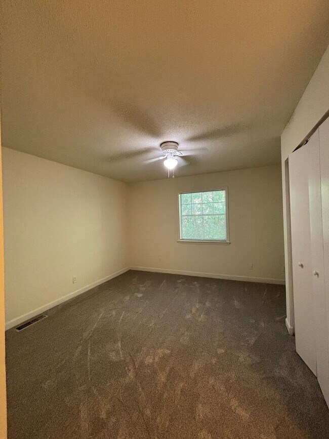 Building Photo - 2502 Avent Ferry Rd