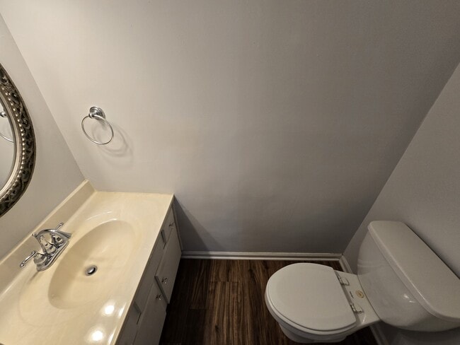 Building Photo - 117 Kingsbury Dr