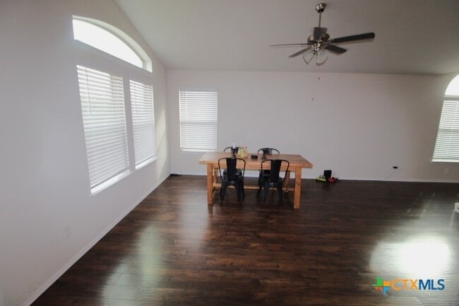 Building Photo - 1406 Lubbock Dr