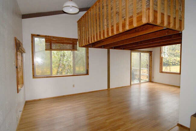 Building Photo - Riverfront property in Coast Range