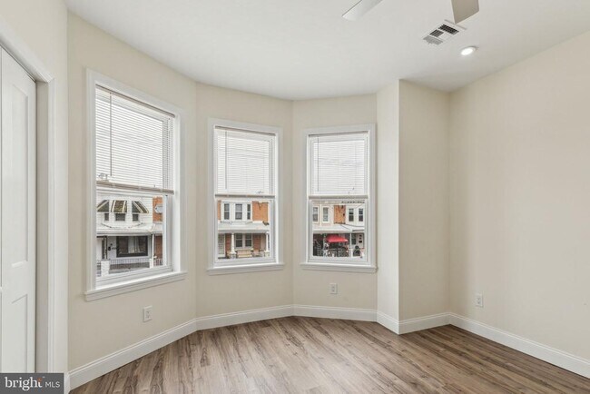 Building Photo - 5724 Pine St