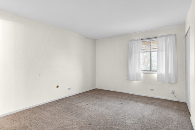 Building Photo - 150 Fountainview Ln