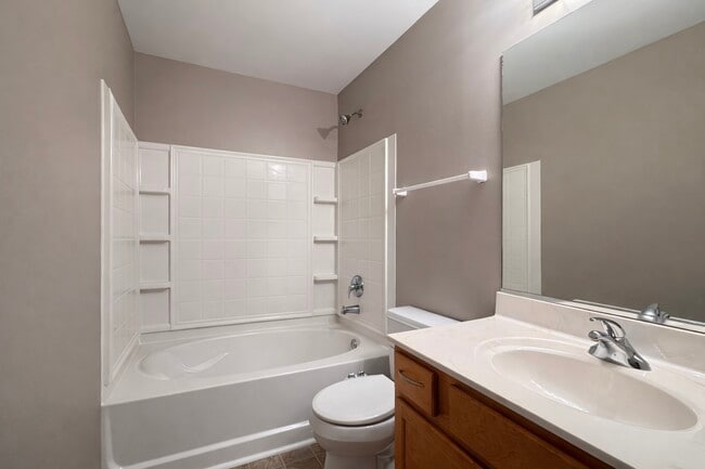 Building Photo - 14527 Patriot Square Dr E