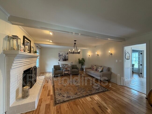 Building Photo - 1520 Woodside Ct