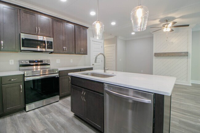 Building Photo - 166 Sango Dr