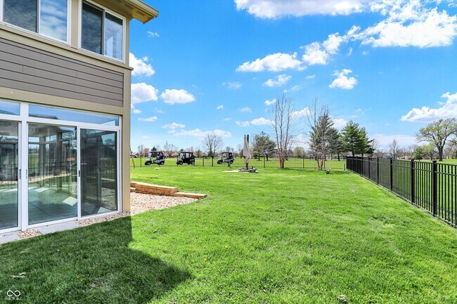 Building Photo - 3037 Golfview Dr