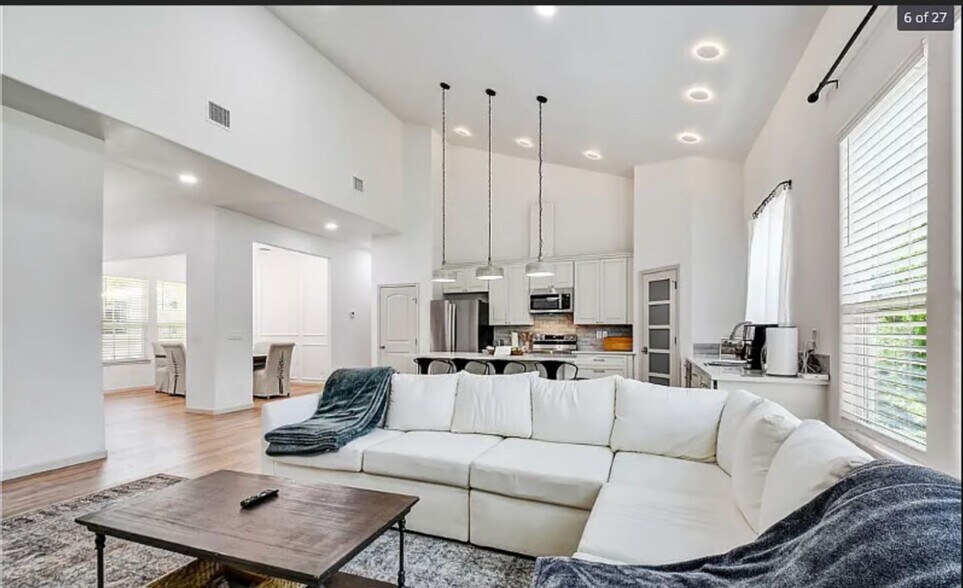 Building Photo - 210 Cottage St