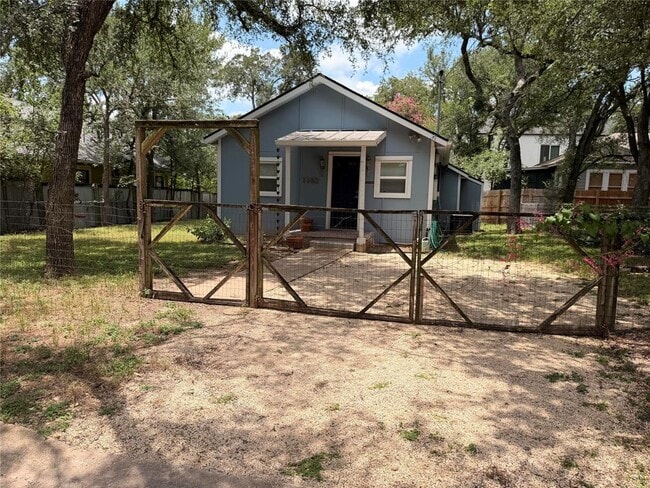 Building Photo - 1182 Pandora St