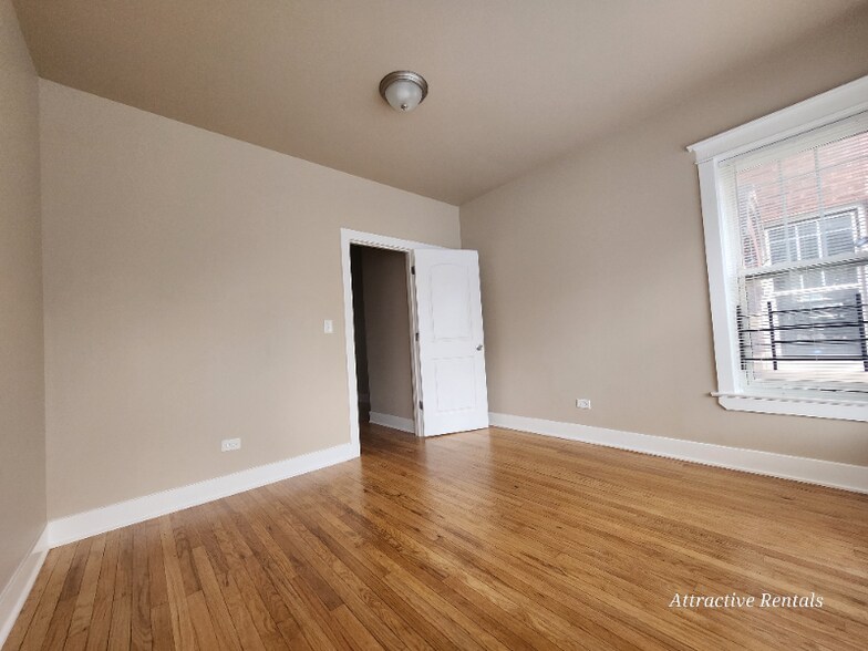 Building Photo - 1434 W Marquette Rd