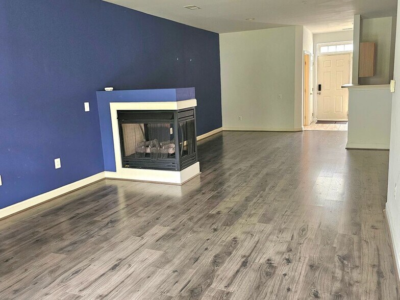 Building Photo - 2512 Willow Leaf Ct