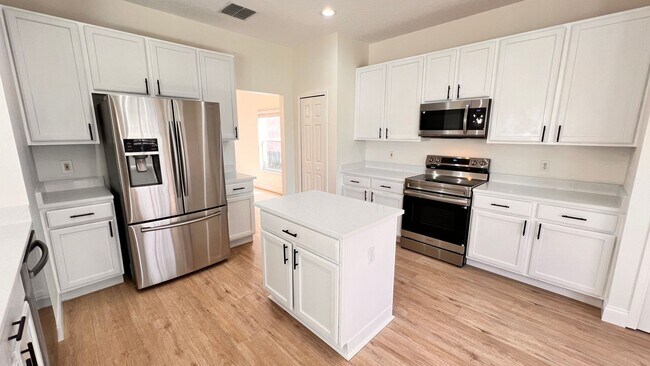 Building Photo - AWESOME 4BD/3BA in Orlando!!!