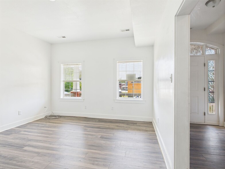 Building Photo - 1610 N 28th St