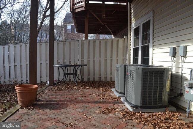 Building Photo - 9443 Van Arsdale Dr