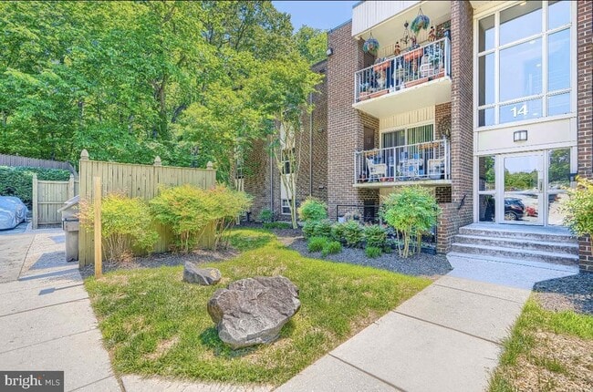 Building Photo - 14 Mountbatten Ct