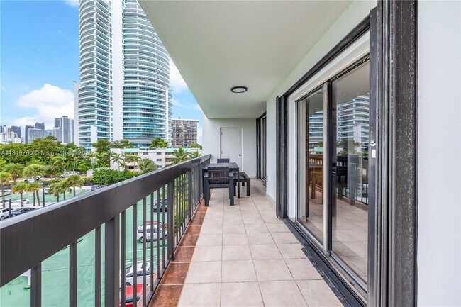Building Photo - 2333 Brickell Ave