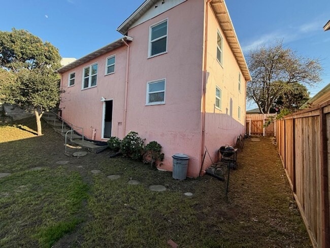 Building Photo - Beautiful Richmond Annex Home with Updated Kitchen & Bath + Bonus Room