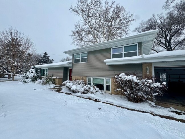 Building Photo - Under Renovation Now — Reserve This 4 Bed Home for January Move-In