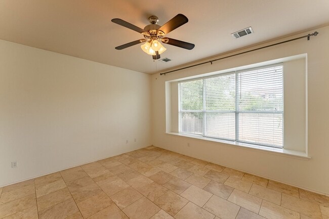 Building Photo - Alluring 3bd/2ba Lakeline Oaks Home in Cedar Park!